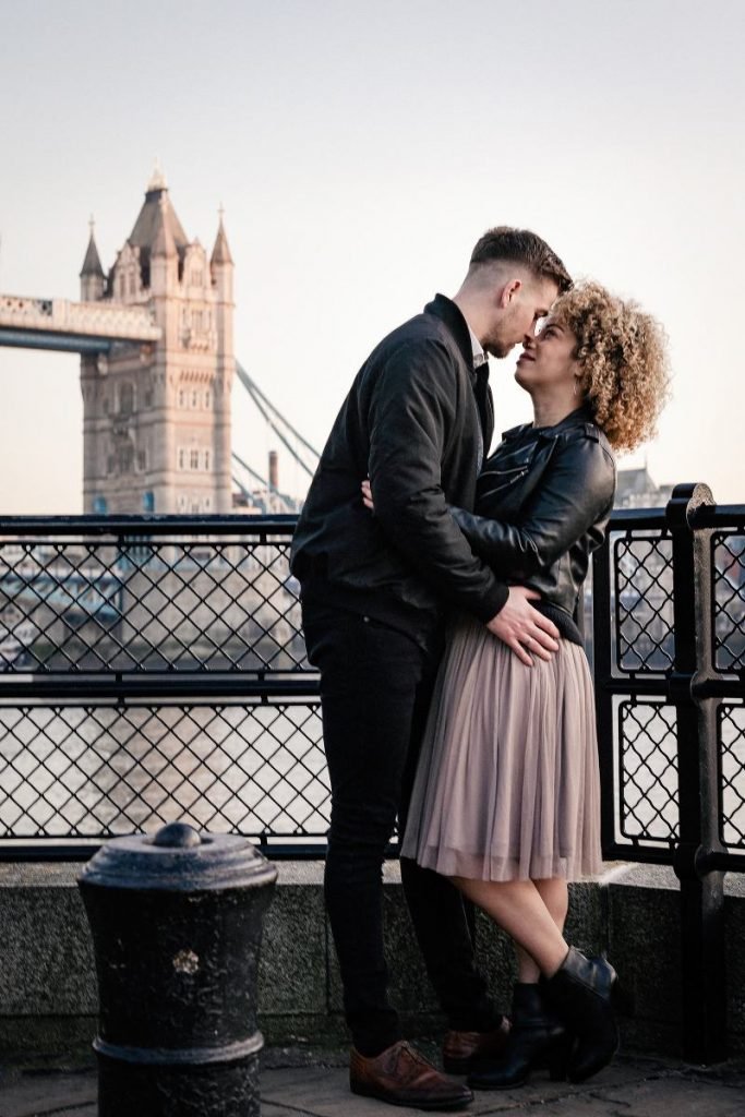 Couple shoot Tower Bridge London