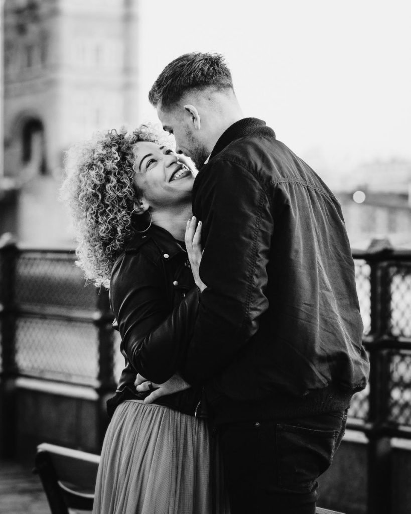 Couple shoot Tower Bridge London