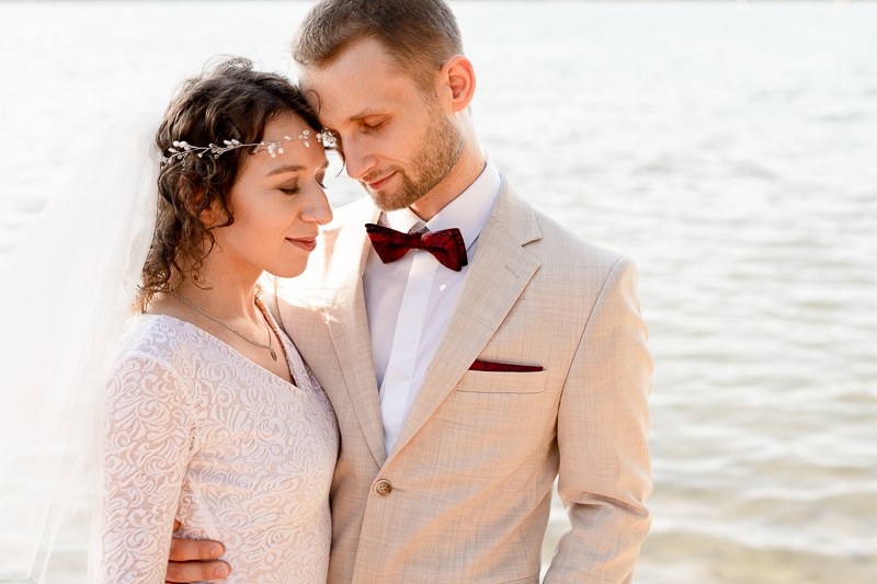 Sesja ślubna plenerowa nad jeziorem Białym