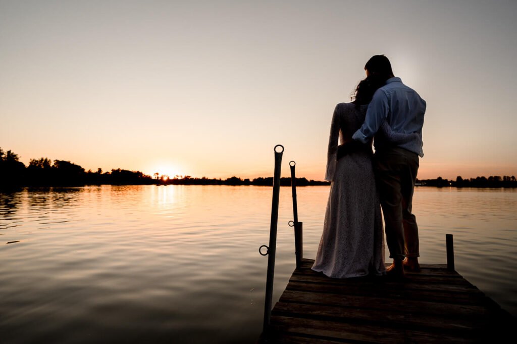 Sesja ślubna plenerowa nad jeziorem Białym