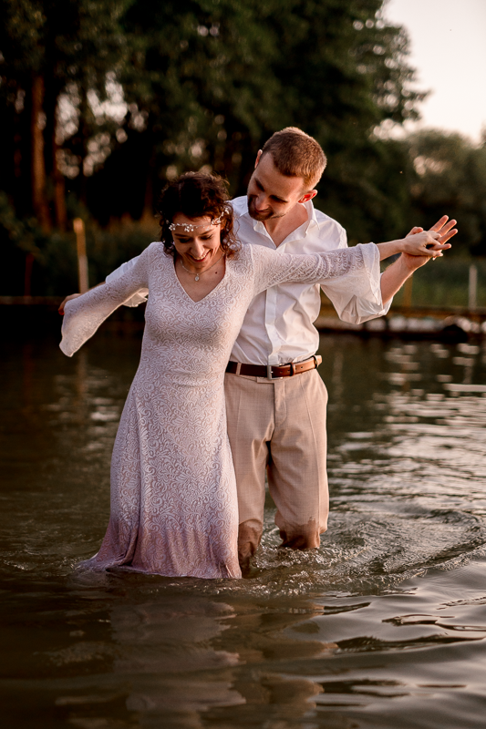 Sesja ślubna plenerowa nad jeziorem Białym