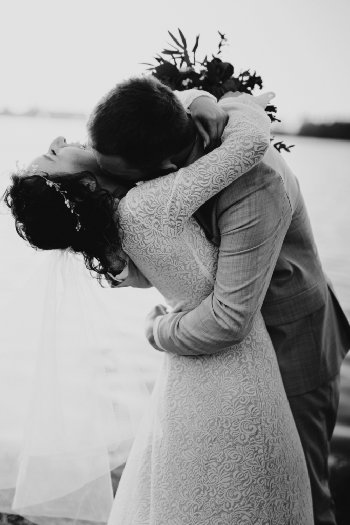 Sesja ślubna plenerowa nad jeziorem Białym