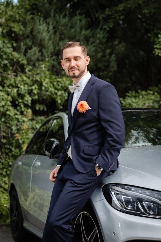 groom portraits